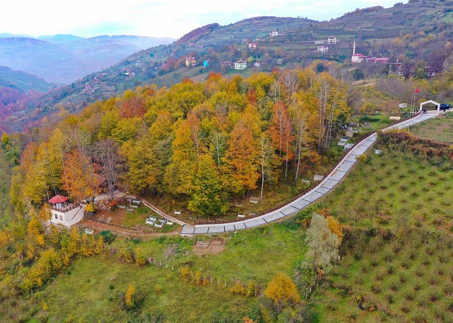 TARİHİ TÜRBEYE YAKIŞAN ÇALIŞMA 